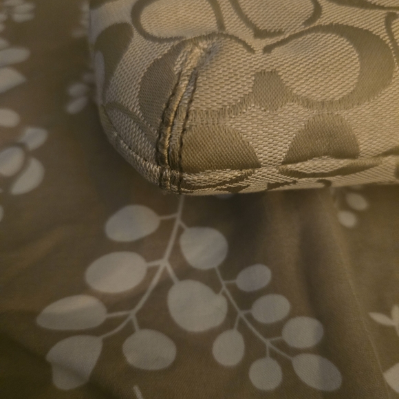 Coach Beige and Salmon Pink Signature Clutch Wristlet EUC - Picture 10 of 11